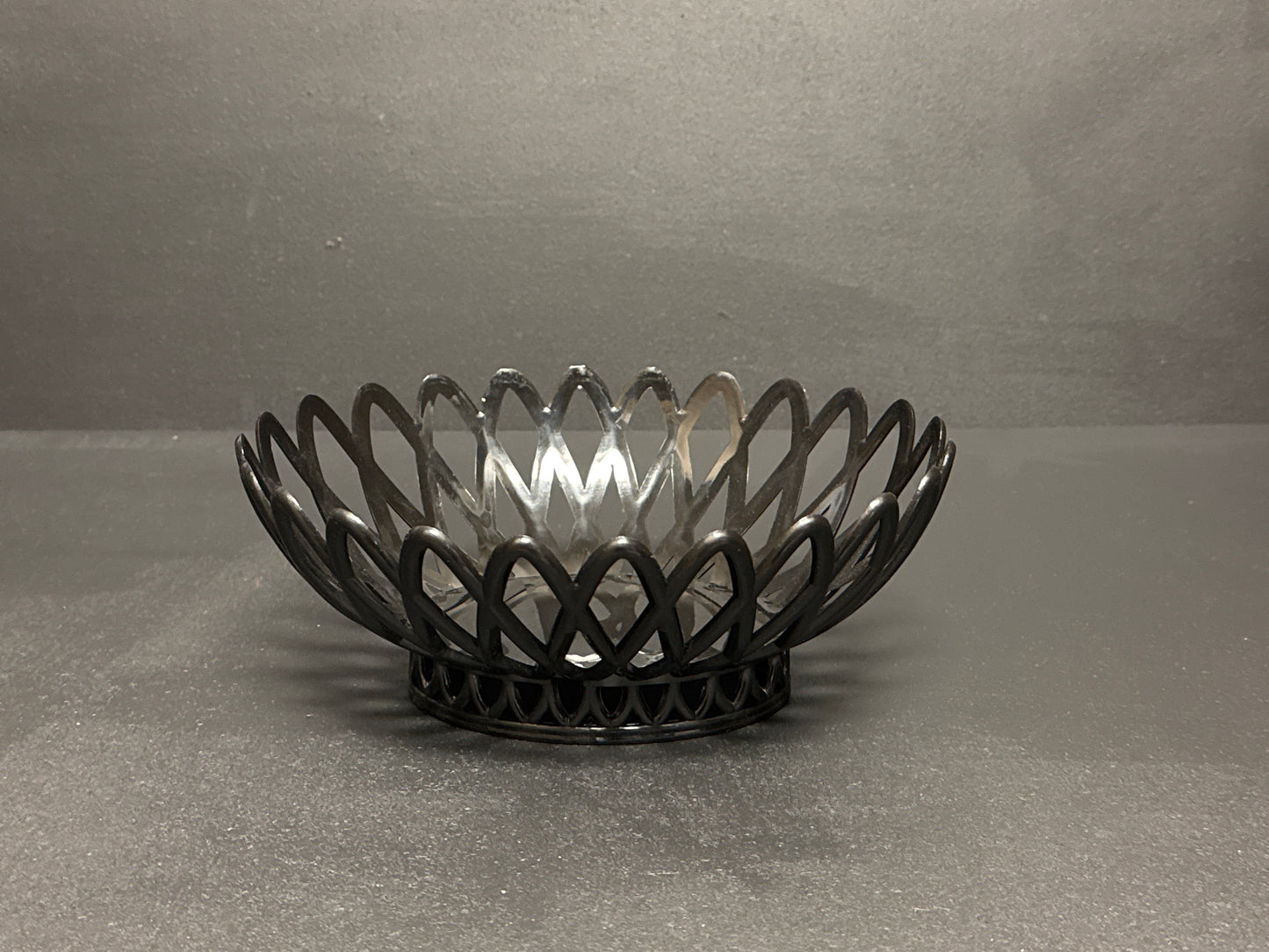 GET Oval Bread & Bun Basket, 10" x 8 1/4", Polypropylene, Black (OB-940-BK)
